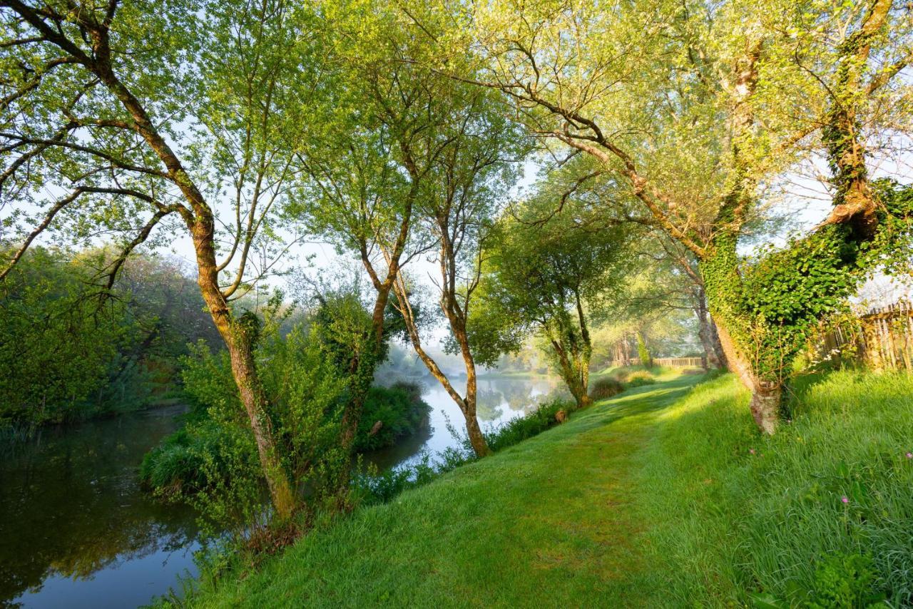 Our Kingfisher 34-4 Persons With Private Hot Tub-Pet Friendly-Tranquil Holiday Away From It All Yet Not Far From St Austell- The Holiday Home Has Two Bedrooms, Living And Dining Area, Equipped Kitchen-Decking-Outdoor Furniture-Fishing Lakes-Perfect Grampound ภายนอก รูปภาพ
